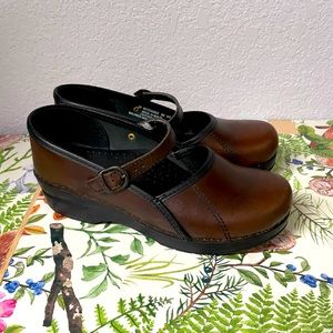 Dansko marcelle maryjane- excellent shape- brown